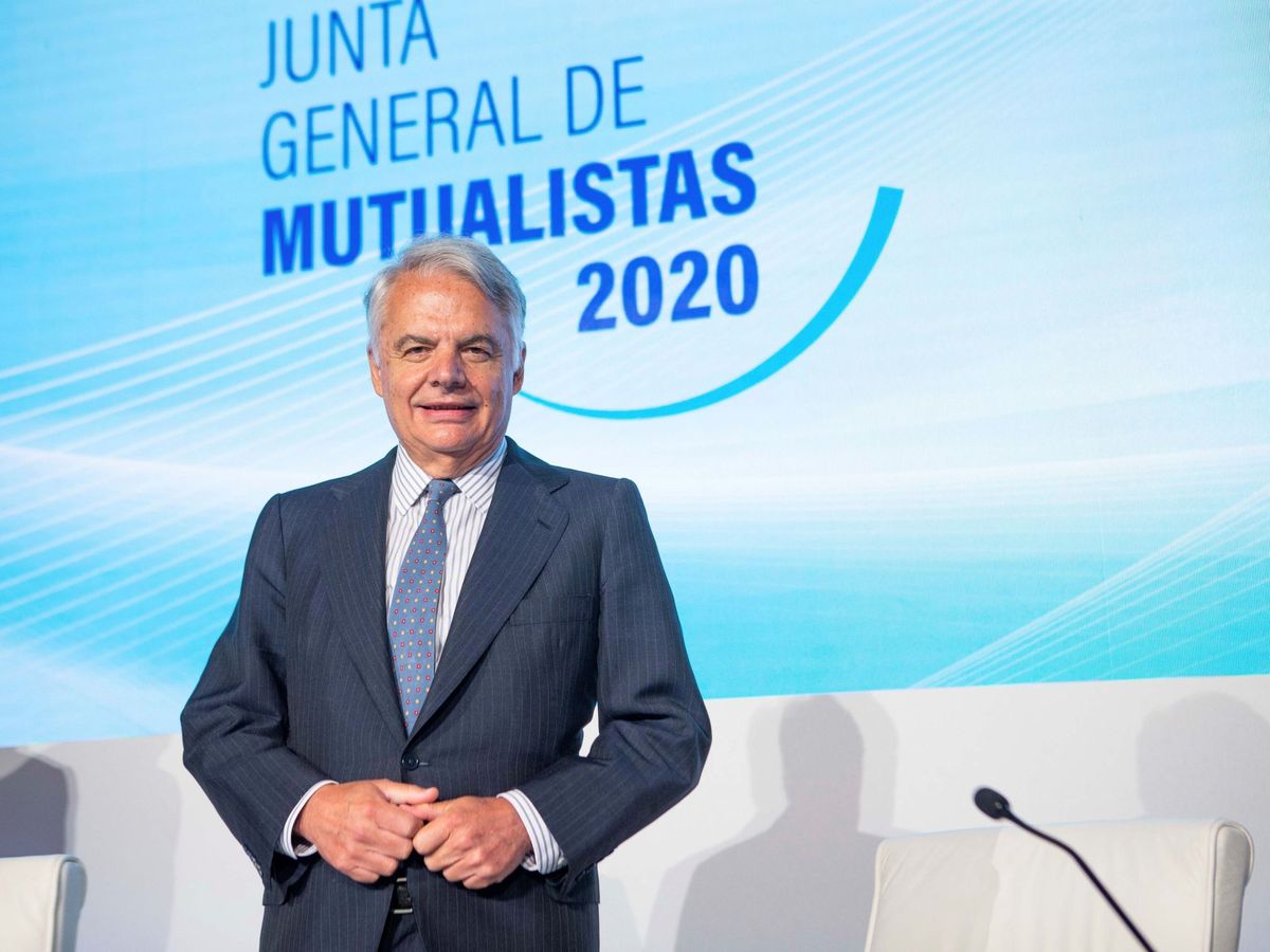 Foto: Ignacio Garralda, presidente de Mutua Madrileña, en la junta general de 2020. (EFE)