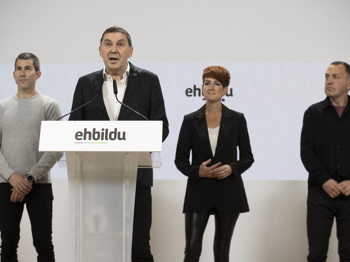 Foto: Los siete condenados por asesinatos de ETA renuncian a ser candidatos de EH Bildu. (EFE/Javier Etxezarreta)