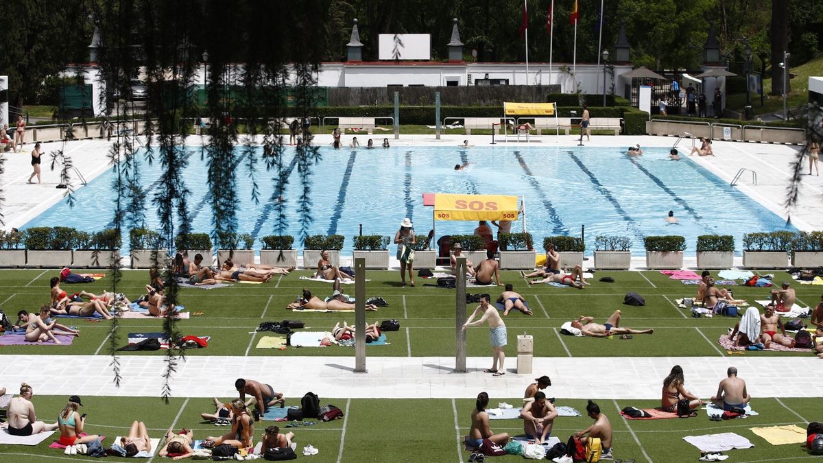 Aquí no hay playa... ni tampoco muchas piscinas: la odisea de refrescarse en Madrid