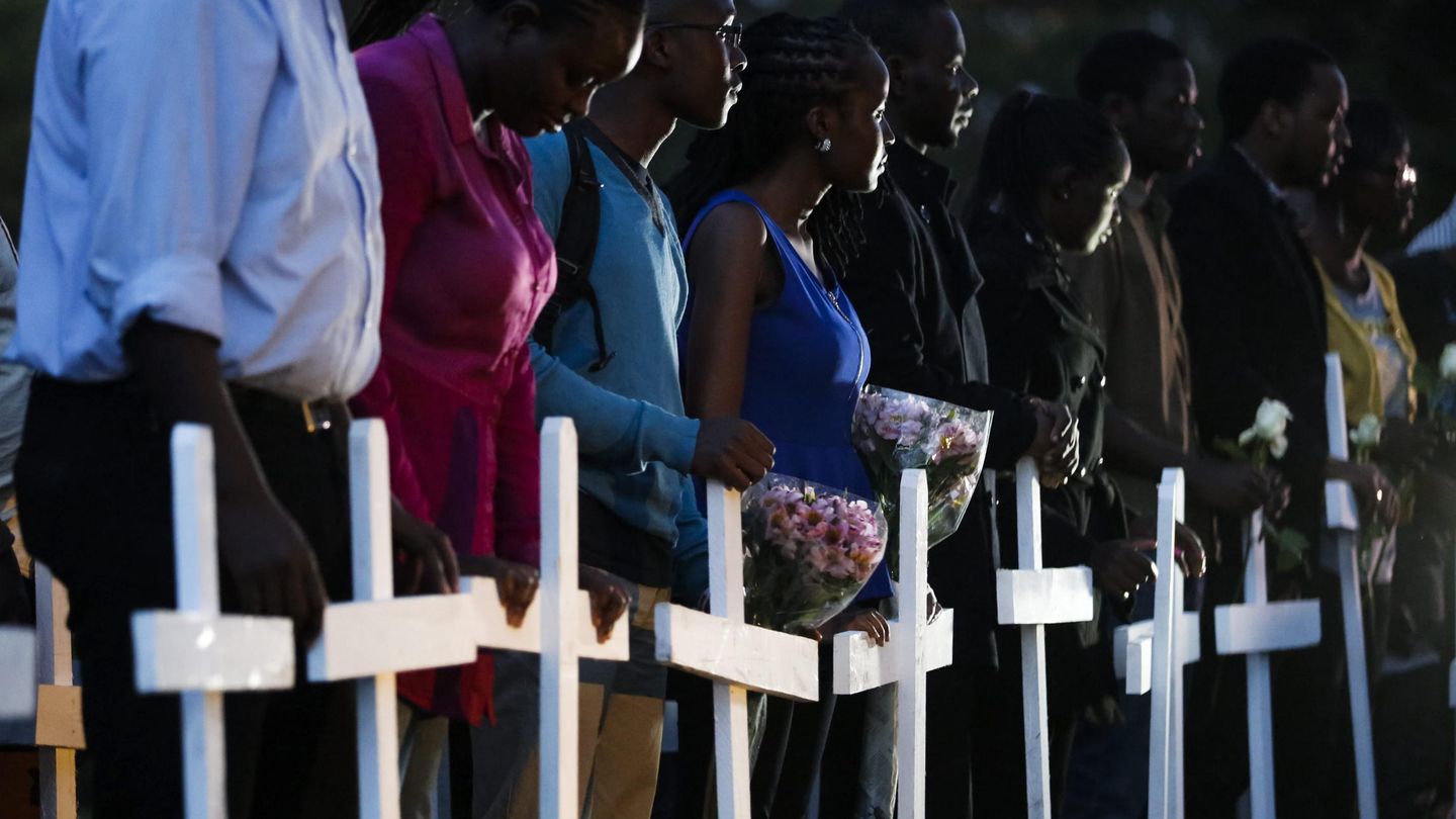 Vigilia por las 148 asesinadas por el ataque yihadista a la Universidad de Garissa. (Efe)