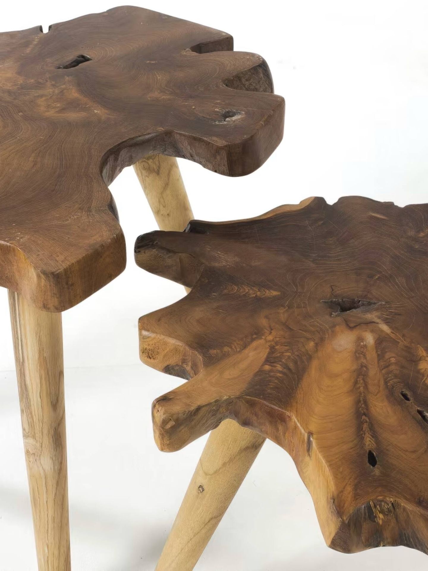 Mesas auxiliares de madera natural. (Cortesía/Kave Home)