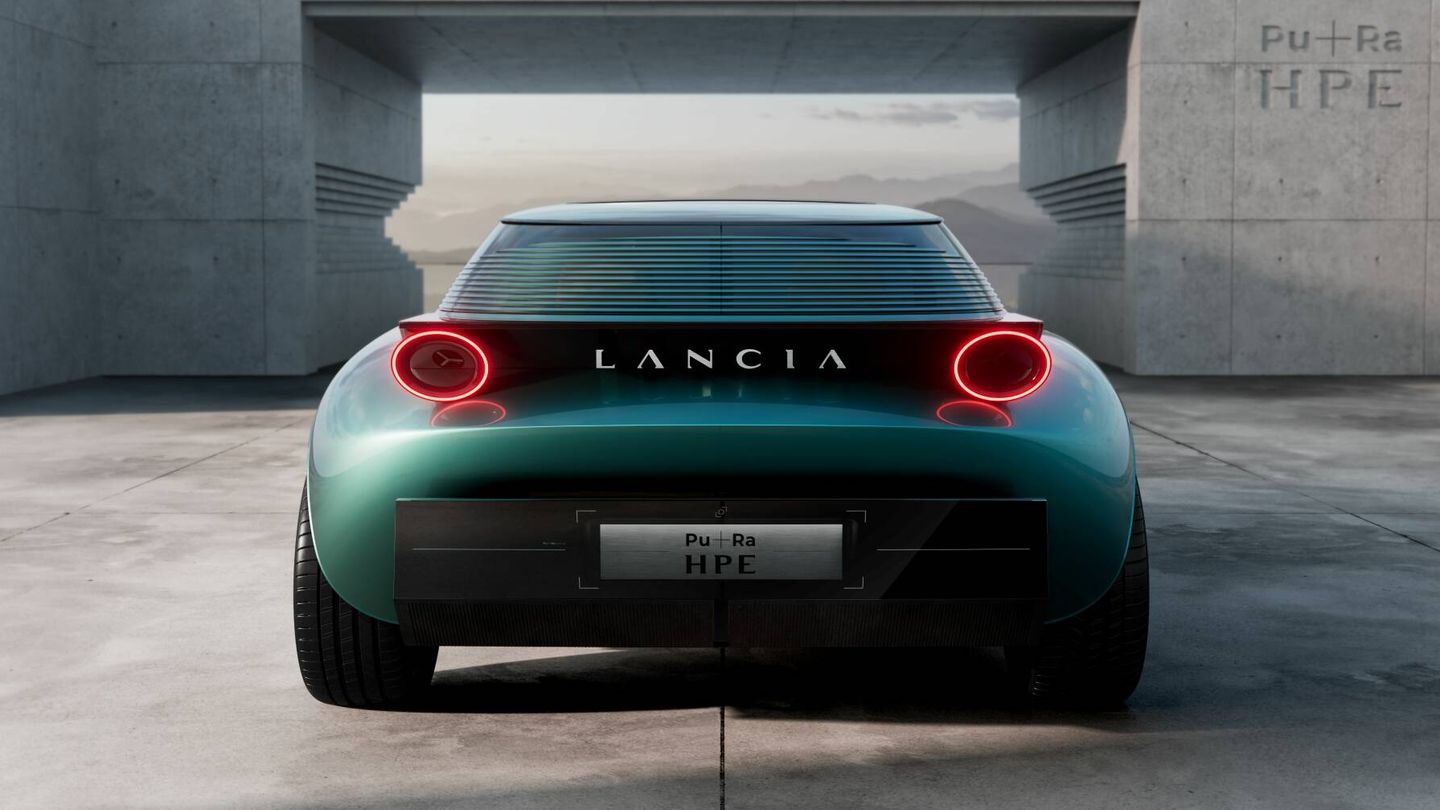 Según Lancia, el Pu+Ra HPE ya monta el motor, la batería o la suspensión del Ypsilon 2024.