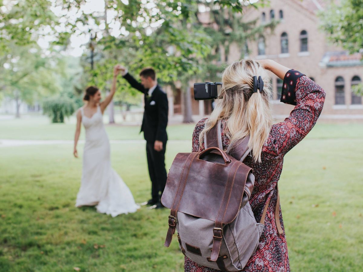 Foto: El fotógrafo es un elemento esencial e indispensable en una boda. (Fotografía de Mariah Krafft para Unsplash)