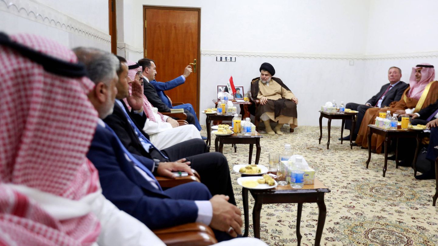 Muqtada al-Sadr se reúne en Nayaf con los embajadores de Turquía, Jordania, Arabia Saudí, Siria y Kuwait. (Reuters) 