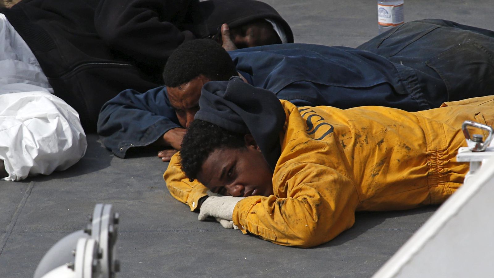 Foto: Supervivientes del naufragio en Italia (Reuters)