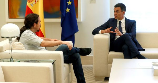 Foto: El presidente del Gobierno, Pedro Sánchez (d), y el secretario general de Podemos, Pablo Iglesias (i), durante un encuentro en la Moncloa. (EFE)