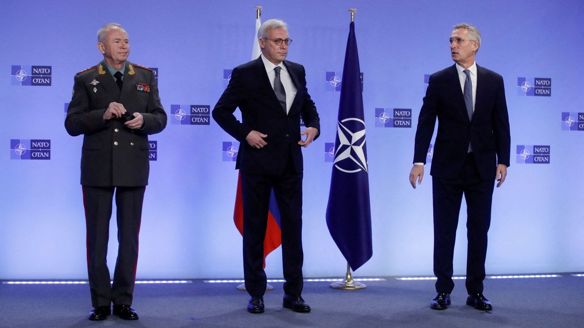 La OTAN trata de atraer a Rusia a la mesa diplomática, pero Moscú guarda sus cartas