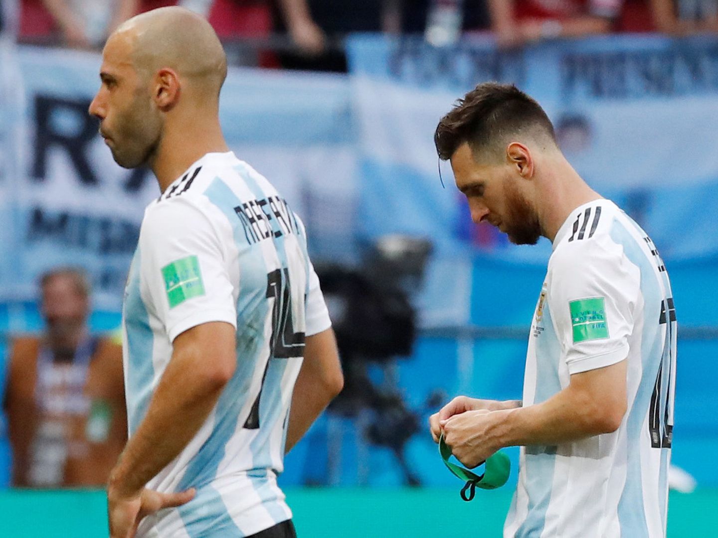 Messi y Mascherano, tras la derrota de Argentina contra Francia en el Mundial 2018. (Reuters)