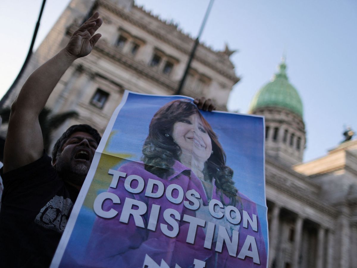Foto: Marcha a favor de Cristina Fernández de Kirchner tras ser condenada a seis años de cárcel. (Agustin Marcarian/Reuters)