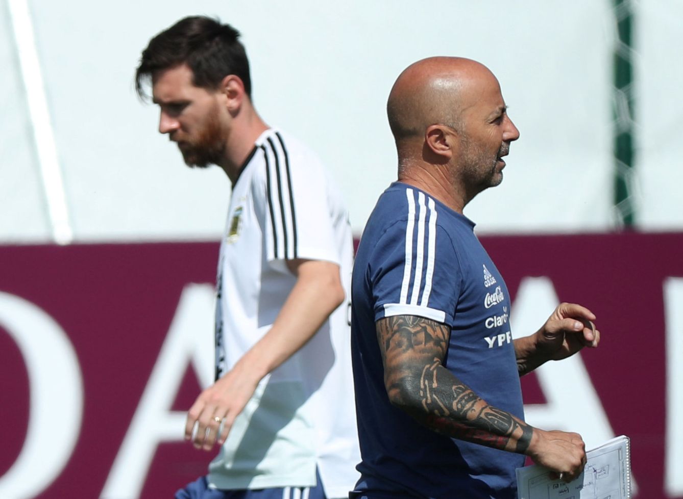 Messi junto a Sampaoli en una entrenamiento reciente. (Reuters)