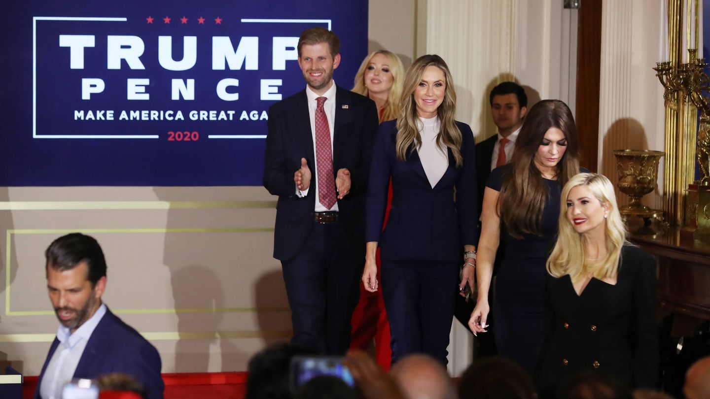 Ivanka Trump, Kimberly Guilfoyle, Lara Trump, Eric Trump, Tiffany Trump y Michael Boulos. (Getty)