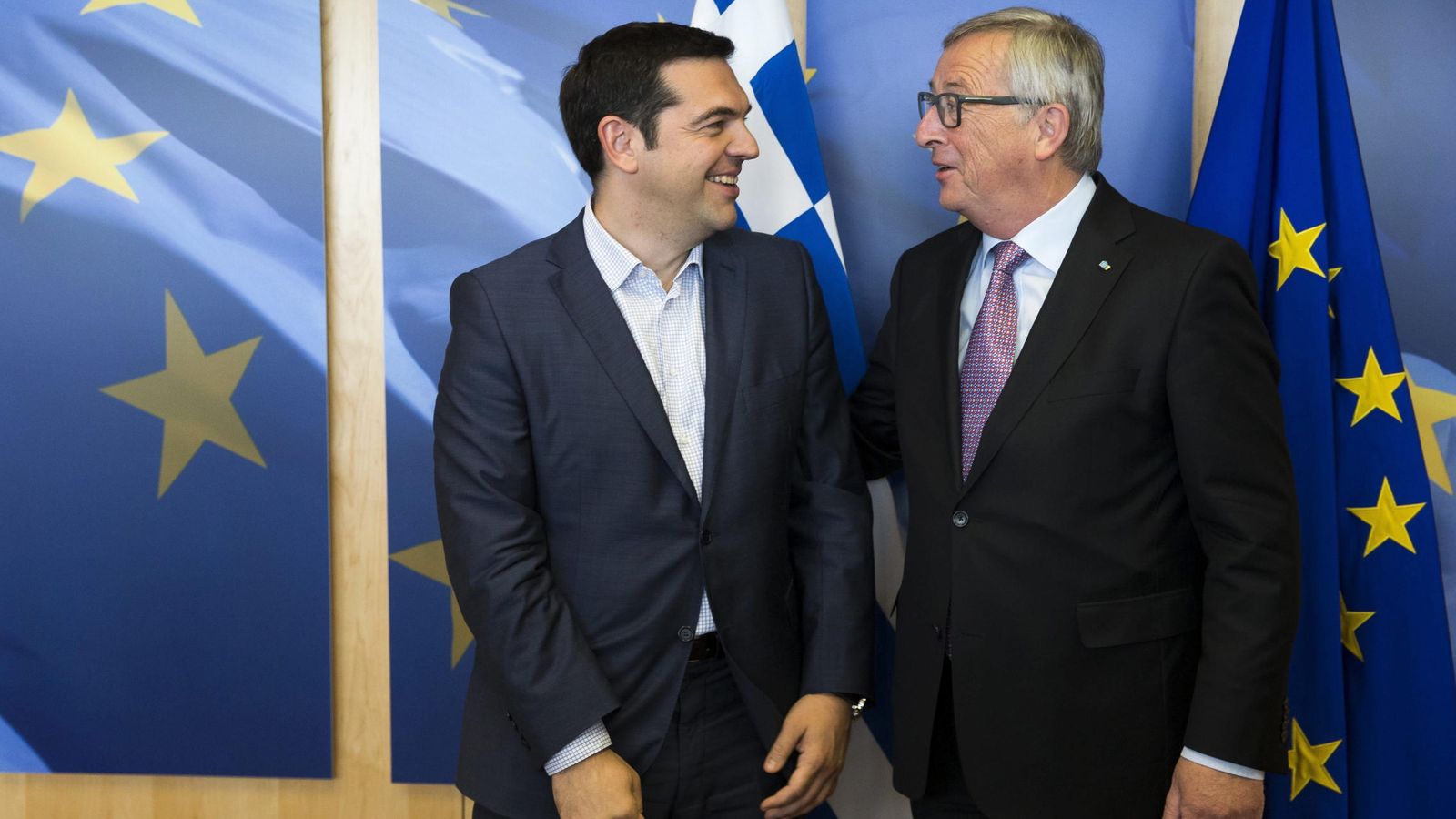 Foto: El presidente de la Comisión Europea, Jean-Claude Juncker (dcha), recibe al primer ministro griego, Alexis Tsipras. (EFE)