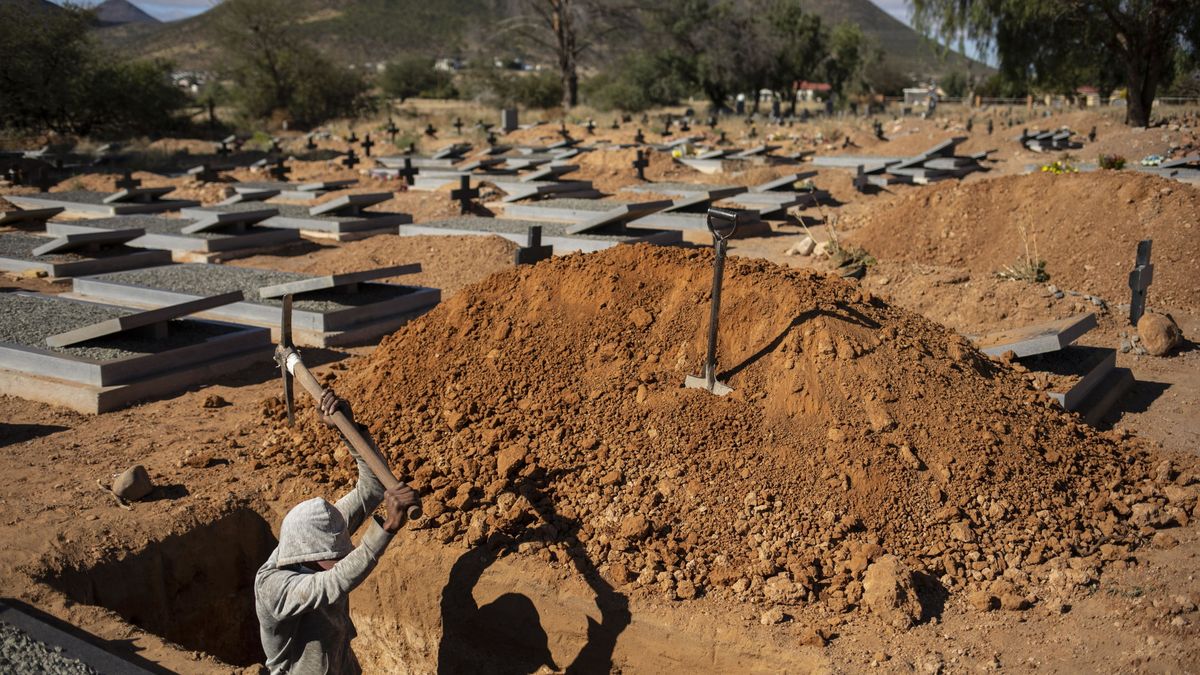 Sudáfrica advierte que van "directos hacia una tormenta" ante la subida de contagios