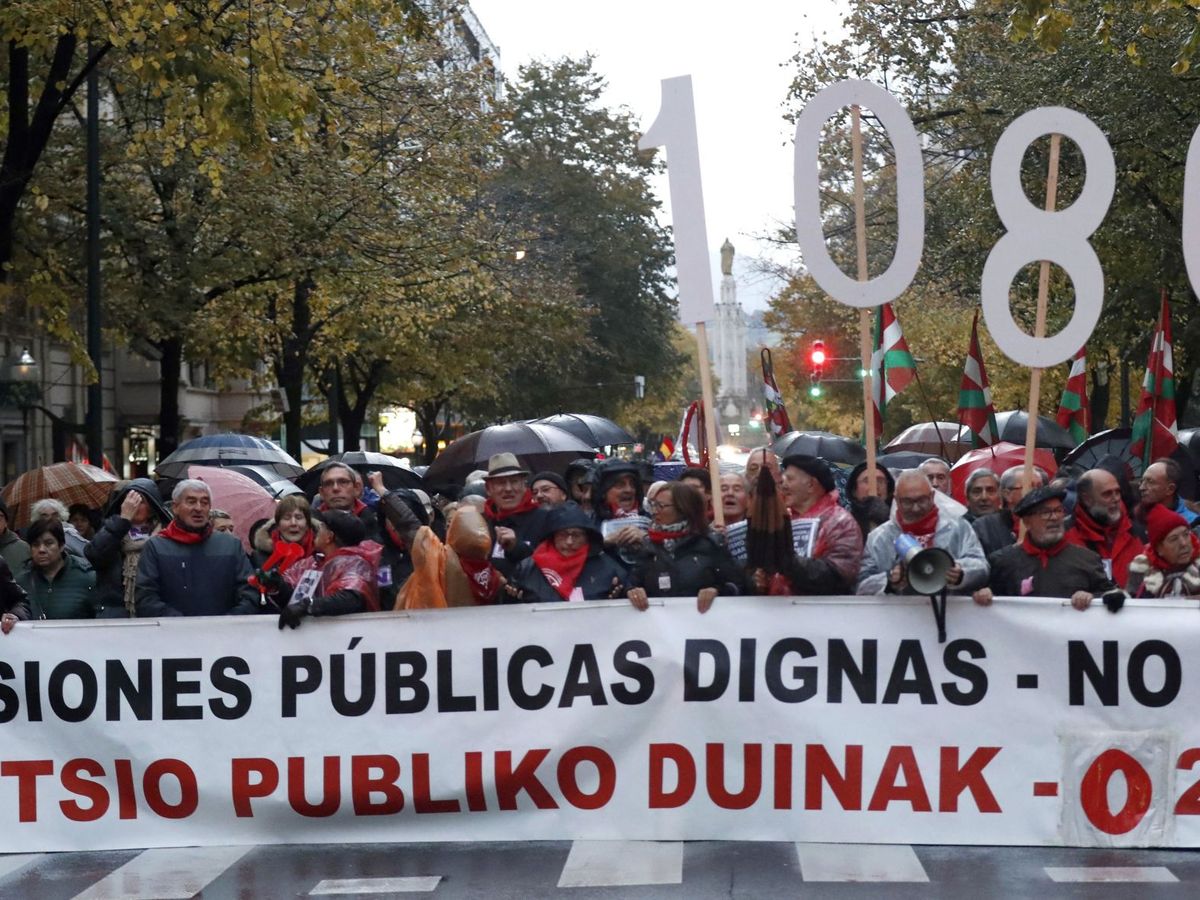 Foto: Manifestación del Movimiento de Pensionistas Vascos en Bilbao el pasado 16 de noviembre. (EFE)