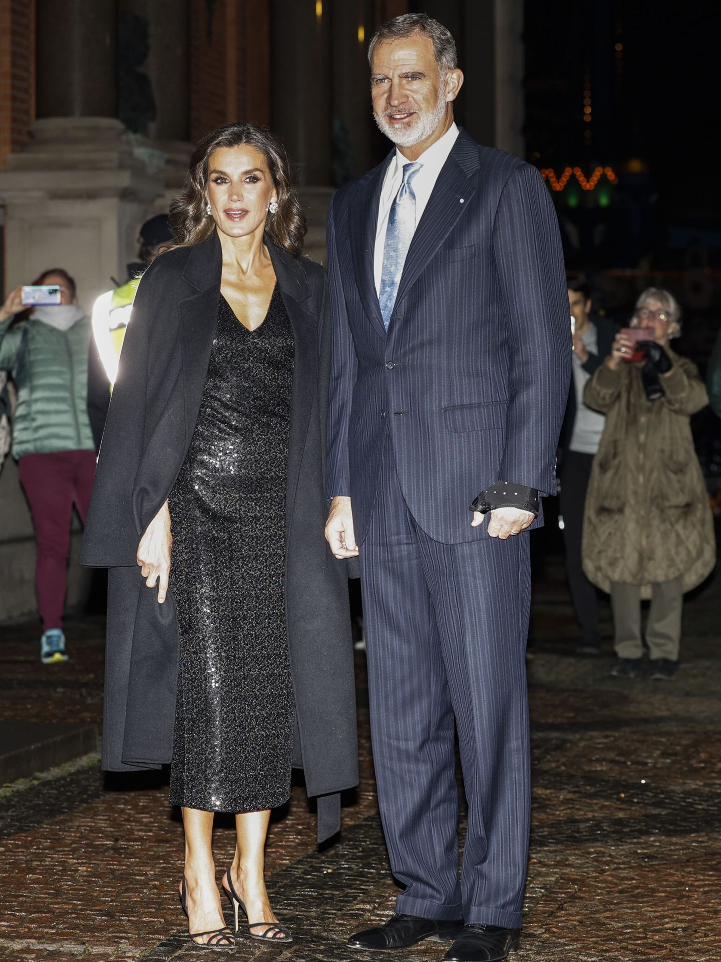 El rey Felipe y la reina Letizia, a su llegada a la cena en honor a la reina Margarita II. (EFE/Juanjo Martin) 
