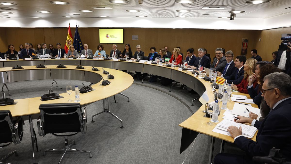 Montero niega a los consejeros de Hacienda que esté negociando una financiación con Cataluña