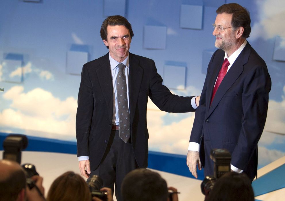Foto: El presidente del PP, Mariano Rajoy, y el presidente de honor de este partido, José María Aznar. (EFE)