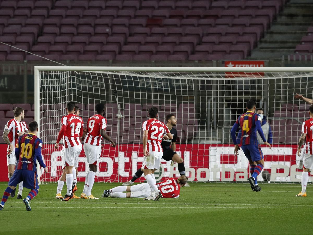 Foto: Leo Messi anotó un gol icónico de falta. (Reuters)