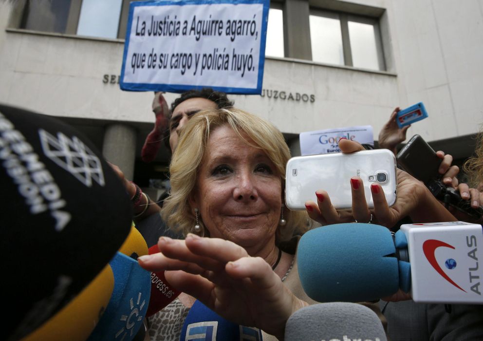 Foto: Esperanza Aguirre tras declarar como imputada por el incidente de tráfico en Gran Vía. (EFE)