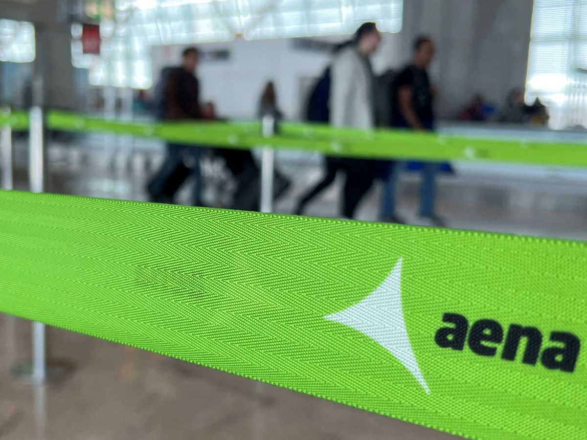 Foto: Logo de Aena en un aeropuerto. (Reuters/Violeta Santos)