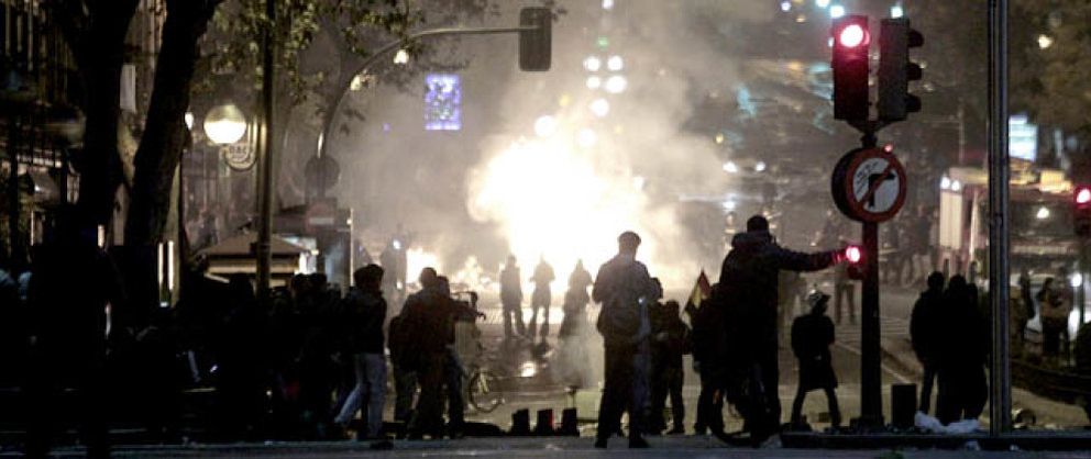 Foto: Grupos de vándalos desatan el caos en el centro de Madrid al acabar la manifestación del 14-N