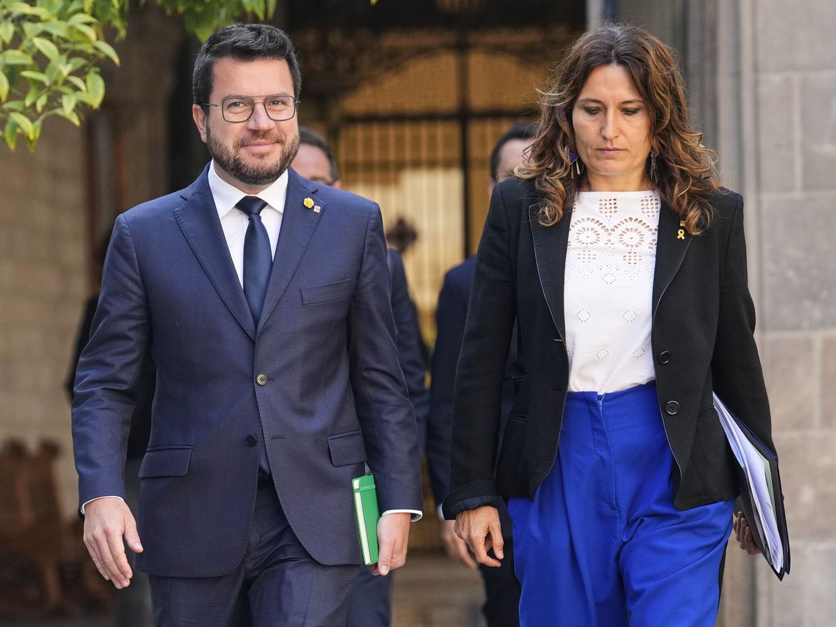 Foto: El presidente de la Generalitat, Pere Aragonès, acompañado de la 'consellera' de Presidencia, Laura Vilagrà. (EFE/Alejandro García)