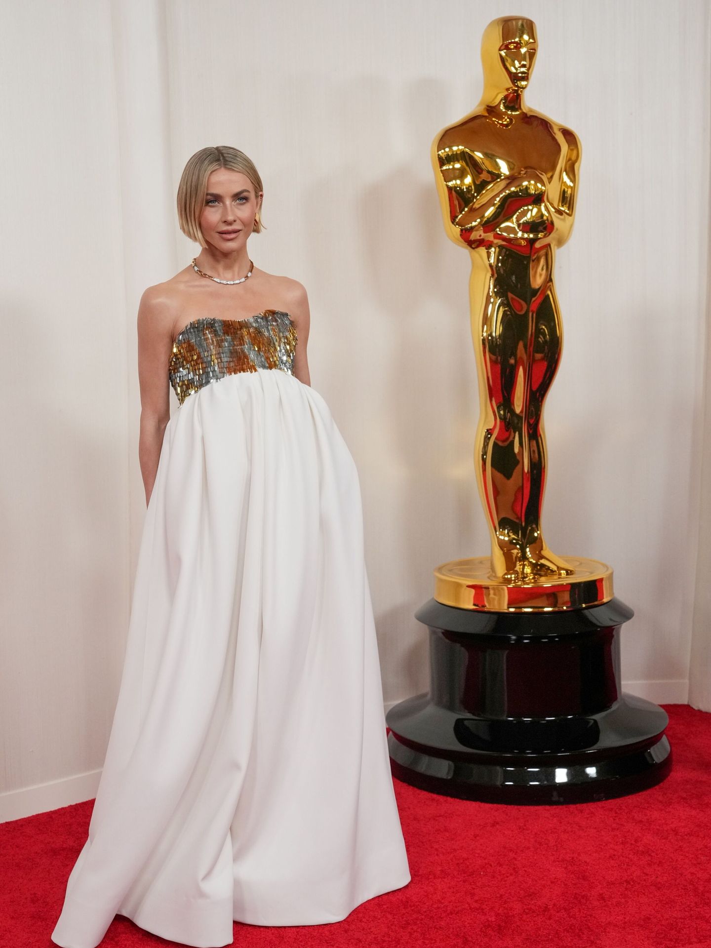 Los Angeles (United States), 10 03 2024.- Julianne Hough arrives for the 96th annual Academy Awards ceremony at the Dolby Theatre in the Hollywood neighborhood of Los Angeles, California, USA, 10 March 2024.The Oscars are presented for outstanding individual or collective efforts in filmmaking in 23 categories. EFE EPA ALLISON DINNER 