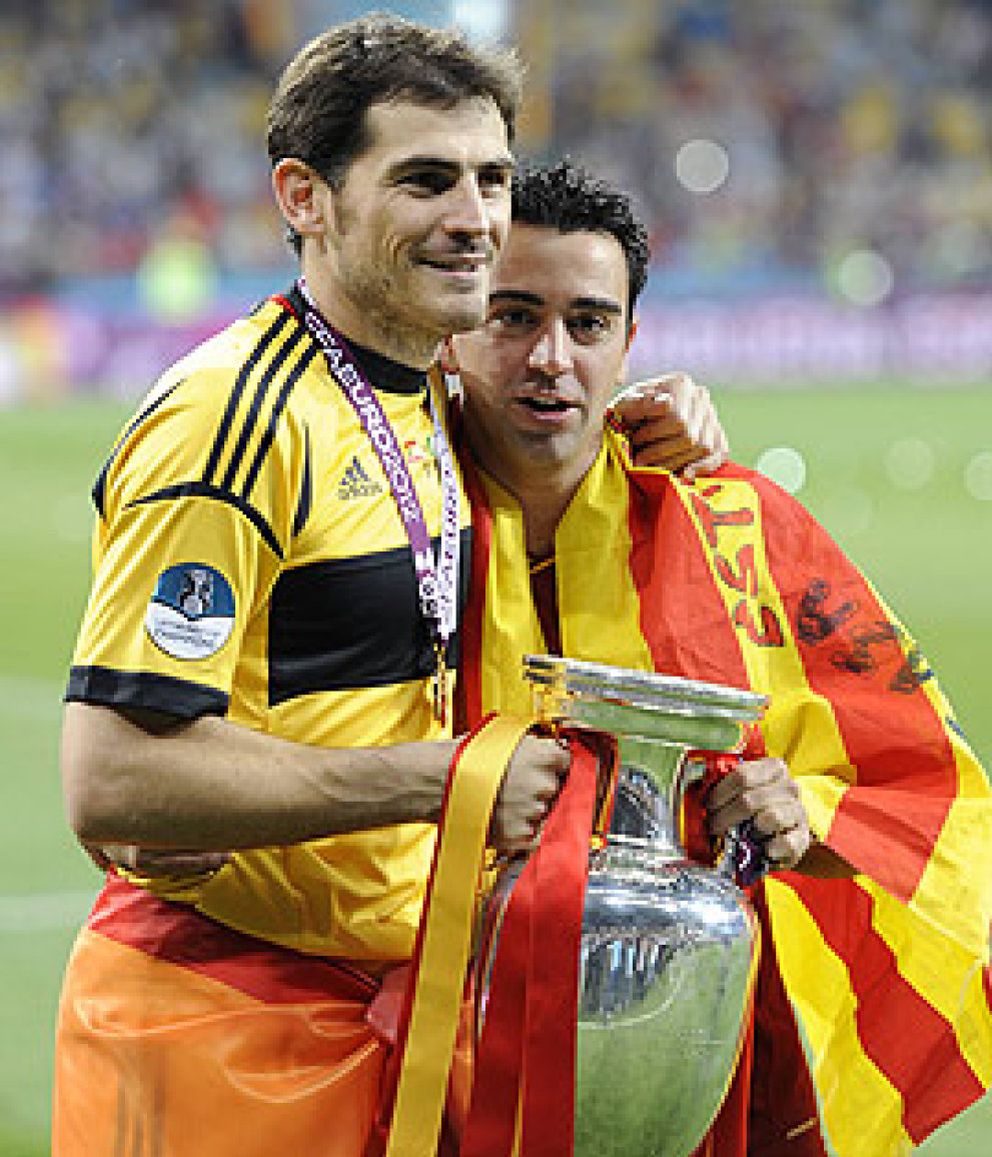 Foto: Casillas y Xavi, amigos, campeones y salvadores del fútbol recogen hoy el Príncipe de Asturias