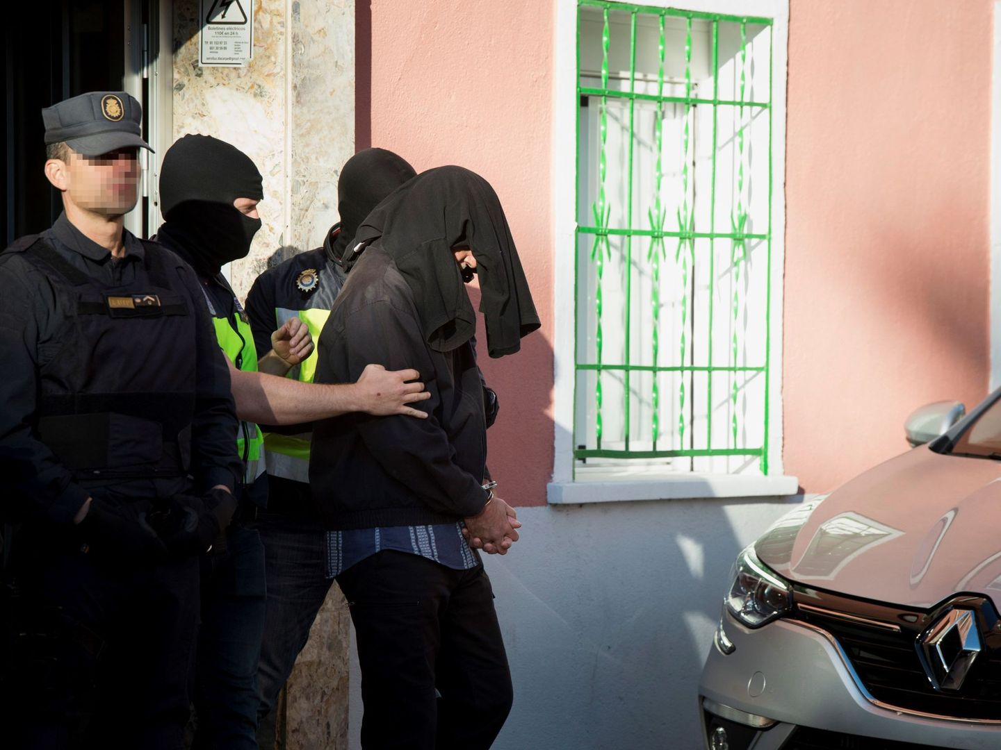 Luis José Galán, 'Yusuf' es conducido por agentes de la Policía Nacional tras su detención. (EFE)