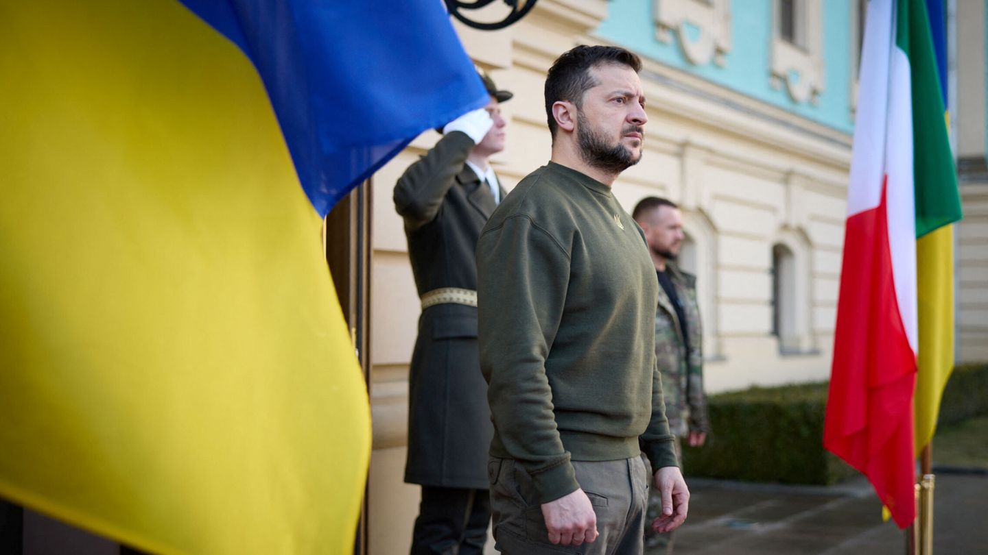 Ukraine's President Volodymyr Zelenskiy waits for Italian Prime Minister Giorgia Meloni, amid Russia's attack on Ukraine, in Kyiv, Ukraine, February 21, 2023. Ukrainian Presidential Press Service Handout via REUTERS  ATTENTION EDITORS - THIS IMAGE HAS BEEN SUPPLIED BY A THIRD PARTY.