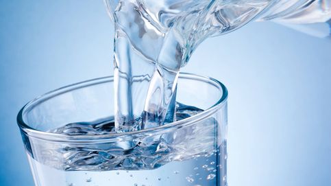 Olvídate de los 2 litros de agua al día, esto es lo que recomiendan ahora los médicos