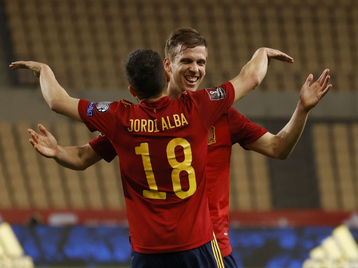 Foto: Dani Olmo celebra el primer gol del partido. (Reuters)
