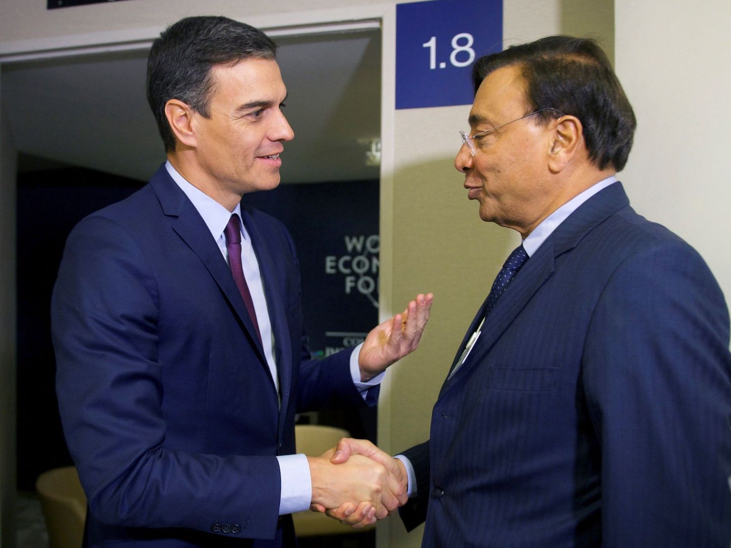 El presidente del Gobierno mantuvo en Davos un encuentro con el CEO de ArcelorMittal. (EFE)