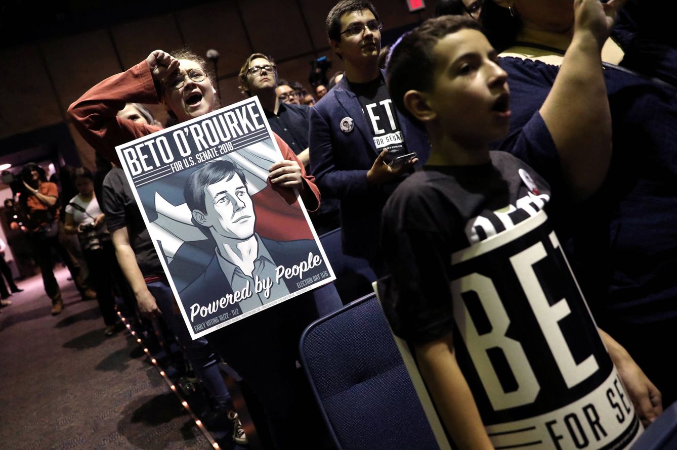 Seguidores del demócrata Beto O'Rourke durante un mitin de campaña en El Paso, Texas. (Reuters)
