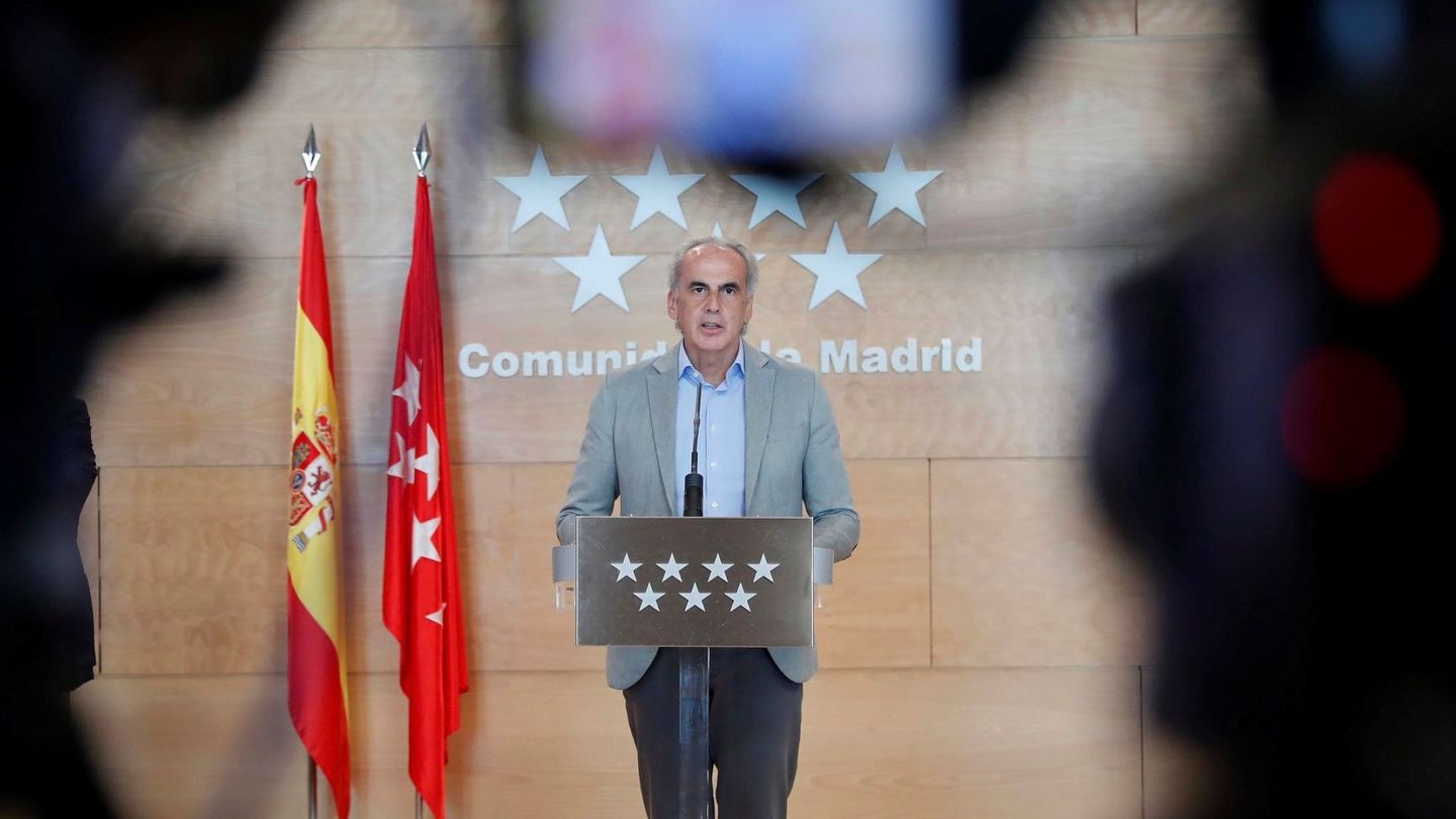 El consejero madrileño de Sanidad, Enrique Ruiz Escudero, durante la rueda de prensa en la sede de la Comunidad de Madrid. (EFE)
