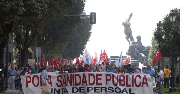 Foto: Manifestación contra la política de sanidad de la Xunta de Galicia. (EFE)