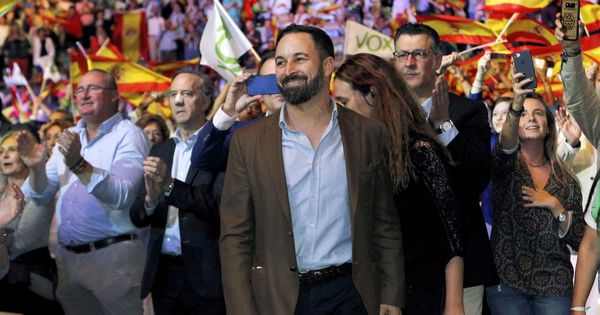 Foto: El presidente de Vox, Santiago Abascal, durante el acto que la formación celebró este domingo en el Palacio de Vistalegre de Madrid. (EFE)
