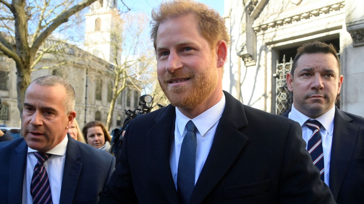 El príncipe Harry, por sorpresa en un tribunal de Londres por su demanda contra el 'Daily Mail'