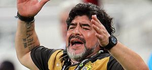 Maradona pierde su credibilidad futbolística en los banquillos