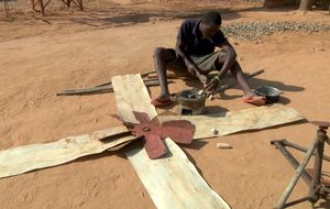 El emprendedor africano que salvó a su pueblo con molinos de viento