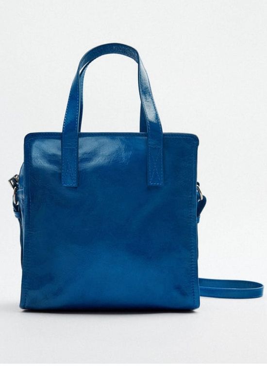 El color de este bolso es para perderse en él. (Zara/Cortesía)