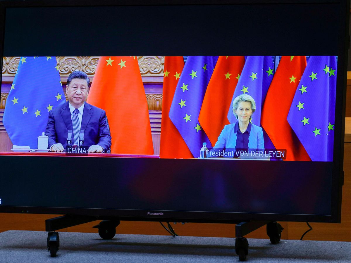 Foto: El presidente chino, Xi Jinping, y la presidenta de la Comisión, Ursula Von der Leyen. (Reuters/Olivier Matthys)