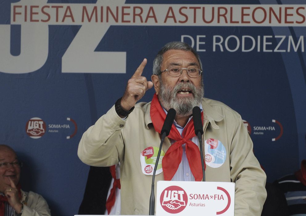 Foto: El secretario general de UGT, Cándido Méndez, durante su intervención en la Fiesta Minera asturleonesa de Rodiezmo. (EFE)