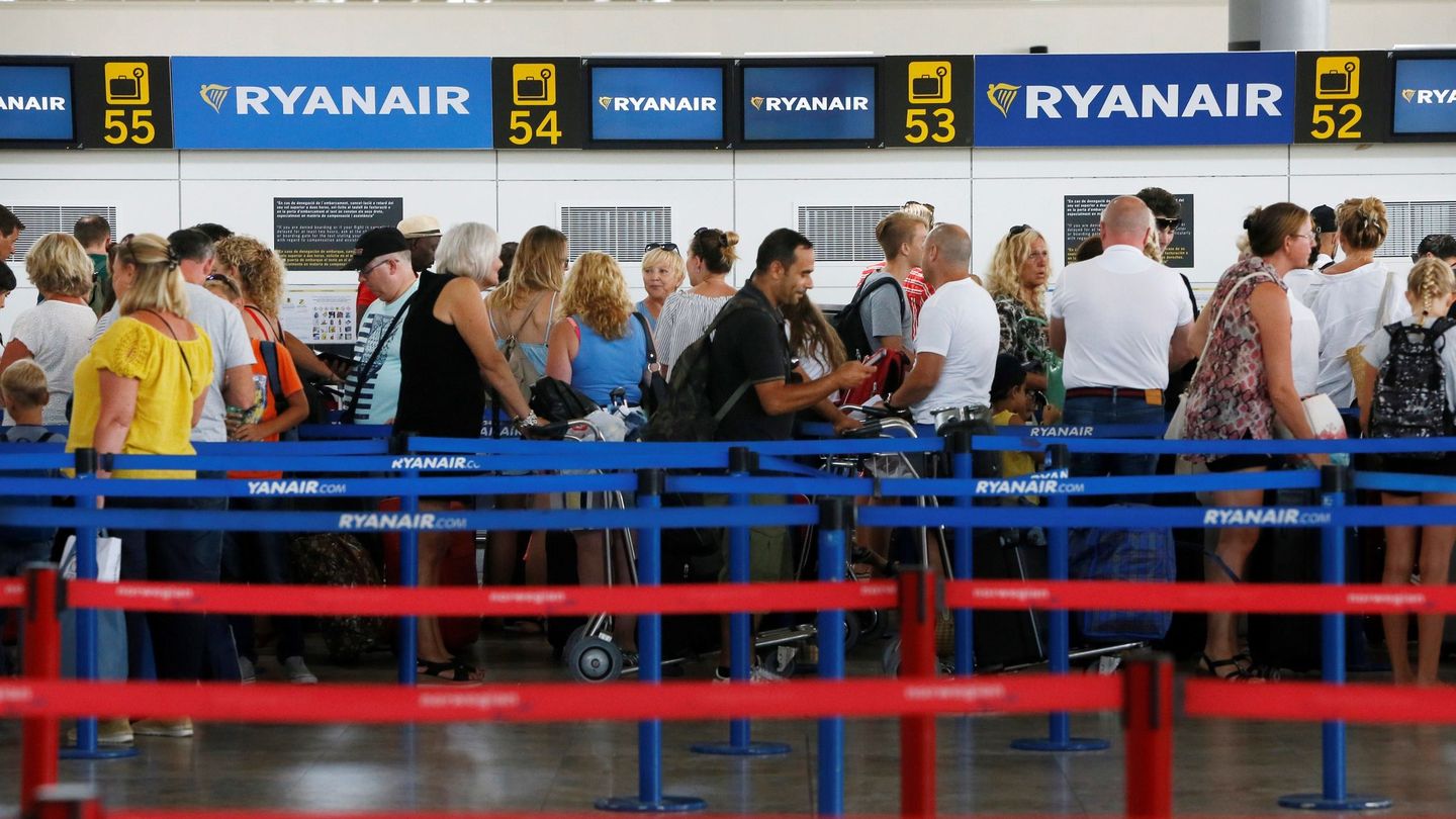 Miles de pasajeros de Ryanair se quedaron en tierra por la huelga (EFE/Manuel Lorenzo)