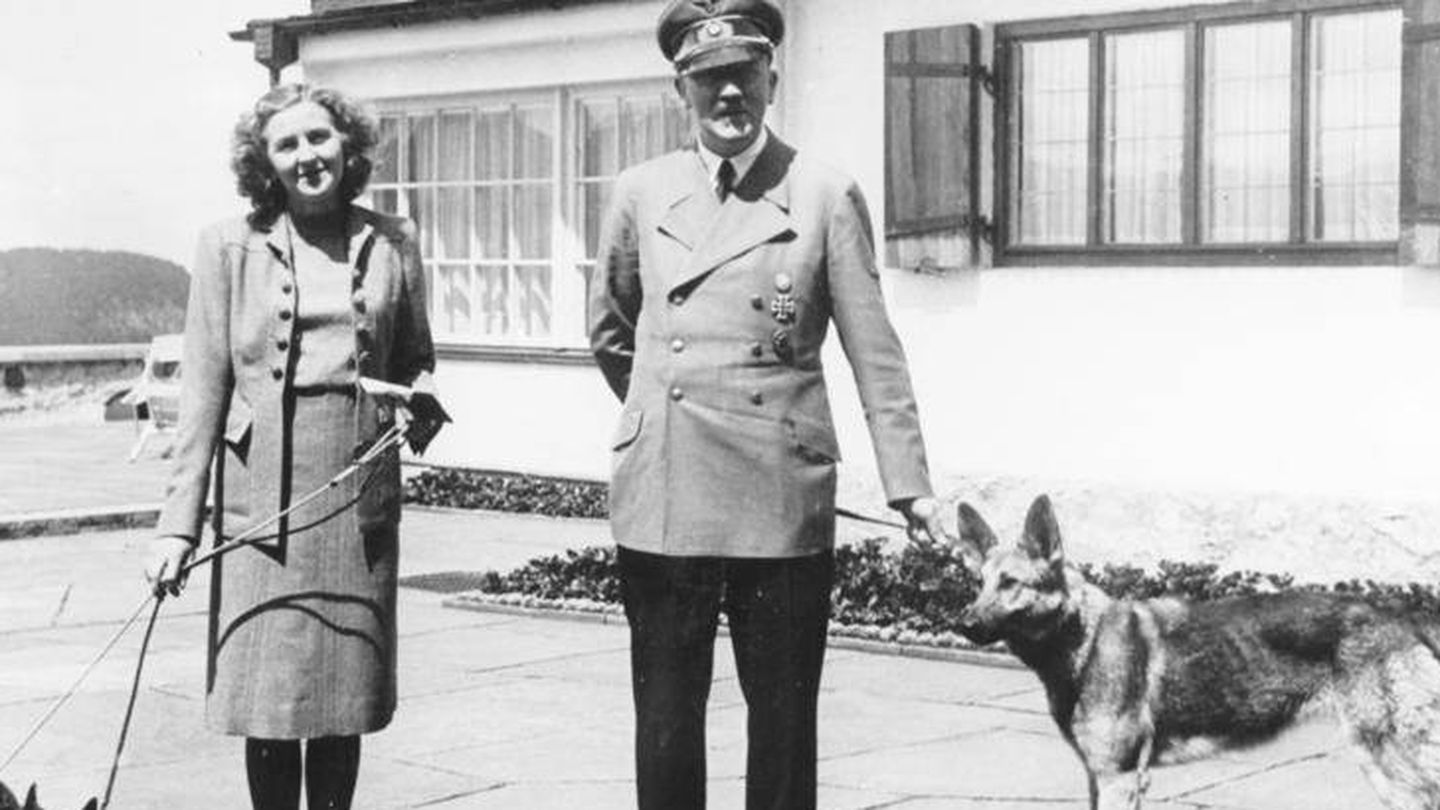 Hitler con Eva Braun en la residencia de Berghof, en los alpes bávaros. 