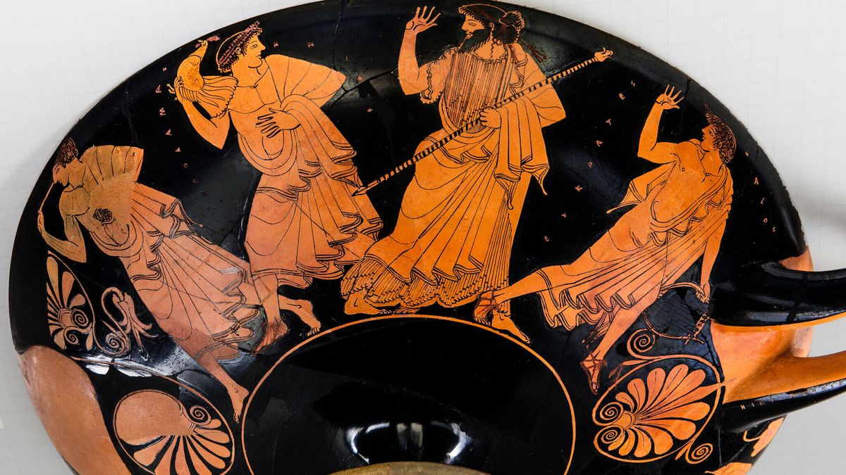 ¿Por qué una copa griega del siglo IV a.C llegó trozo a trozo al MET de Nueva York? 