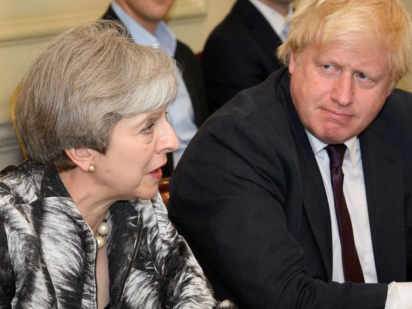 May con su principal rival y ex ministro, Boris Johnson (REUTERS)