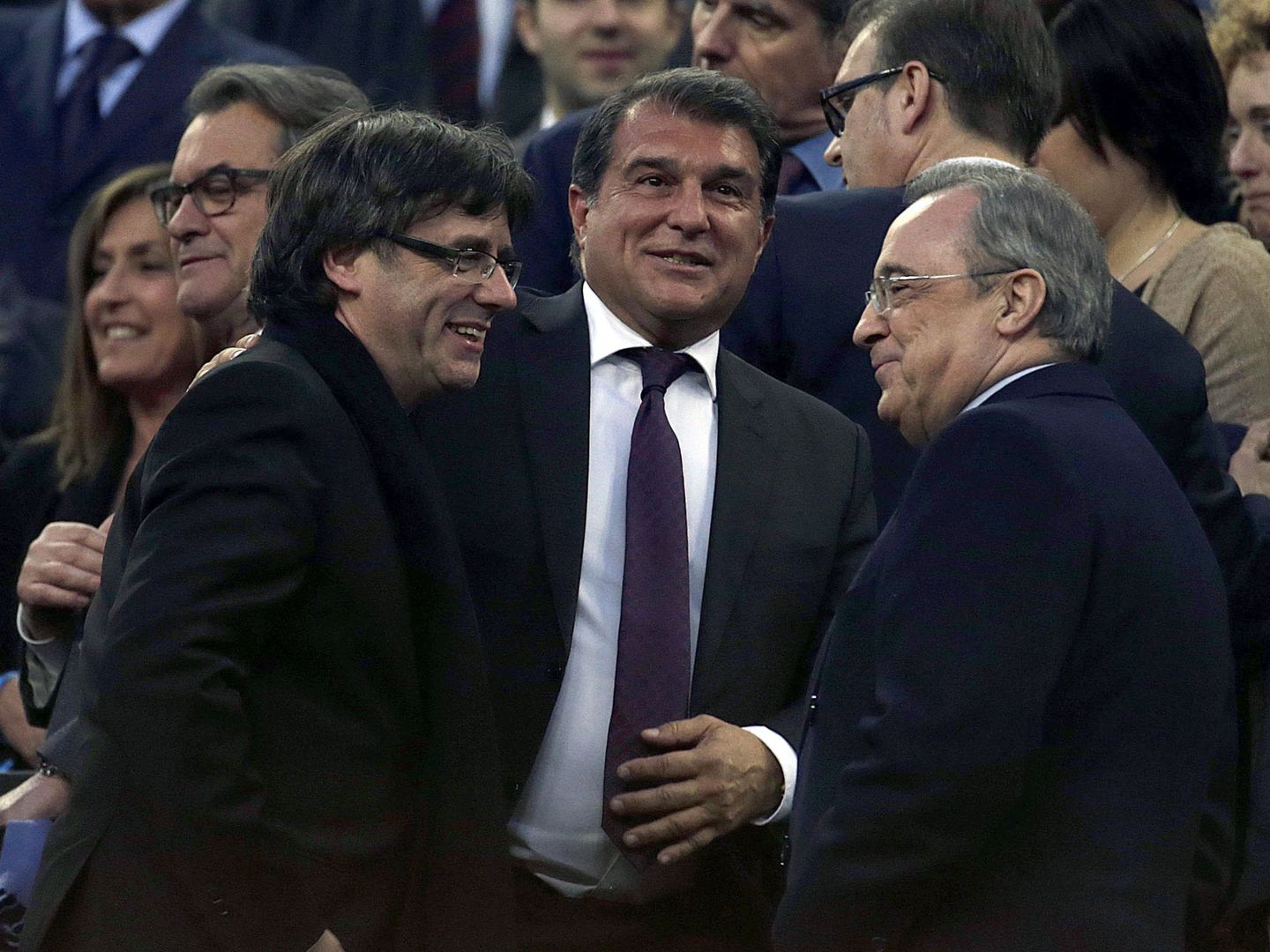 Joan Laporta y Florentino Perez, en el palco del Camp Nou. (EFE/Alberto Estévez)