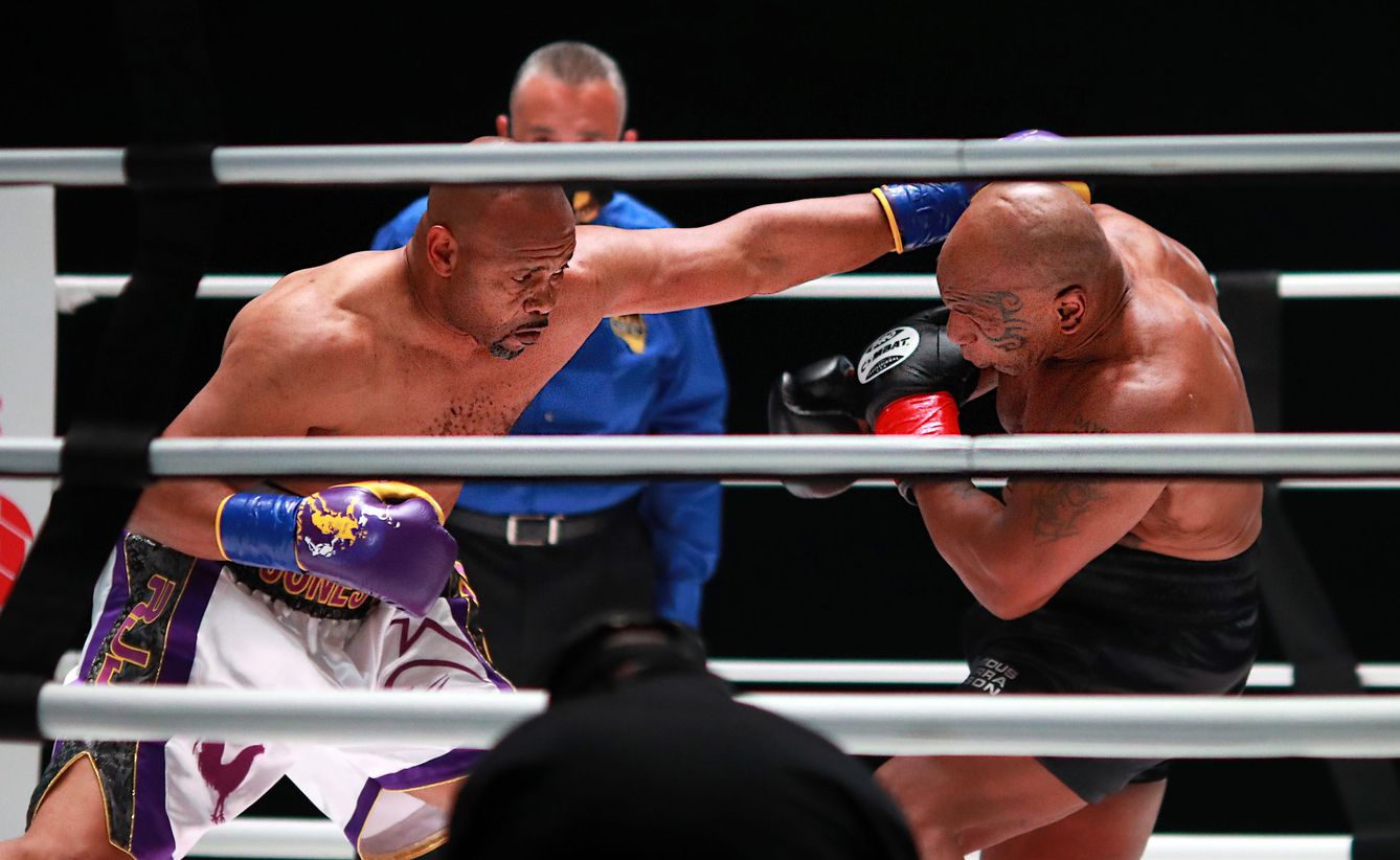 Tyson y Jones en su pelea de exhibición.