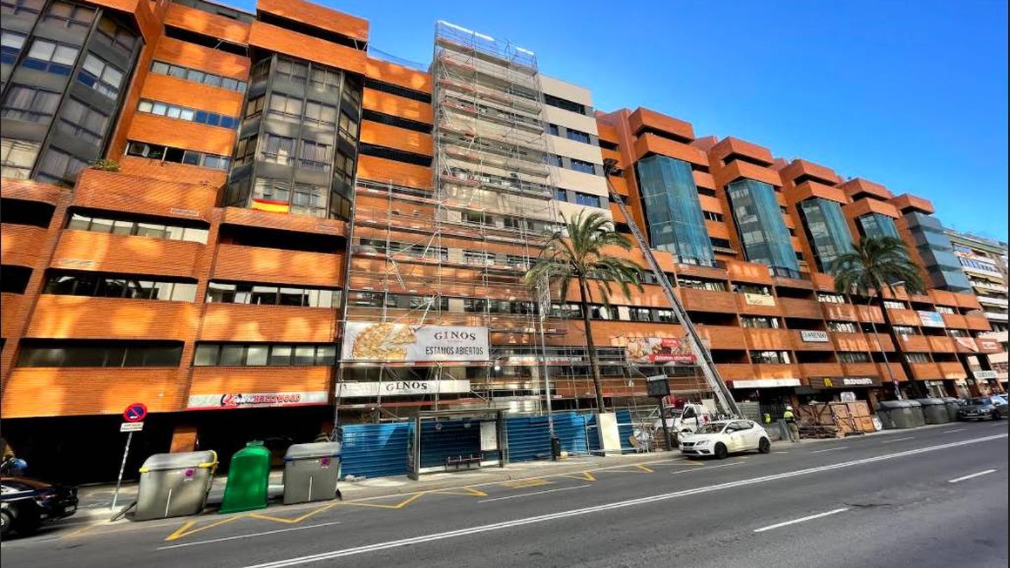 Hotel en construcción en la avenida de República Argentina.